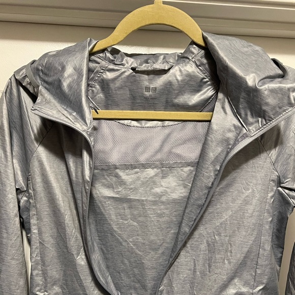 UNIQLO Pocketable Wind Breaker XS - Picture 4 of 15